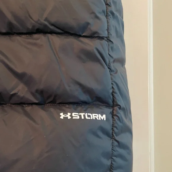 Under Armour Black Vest - Picture 3 of 5